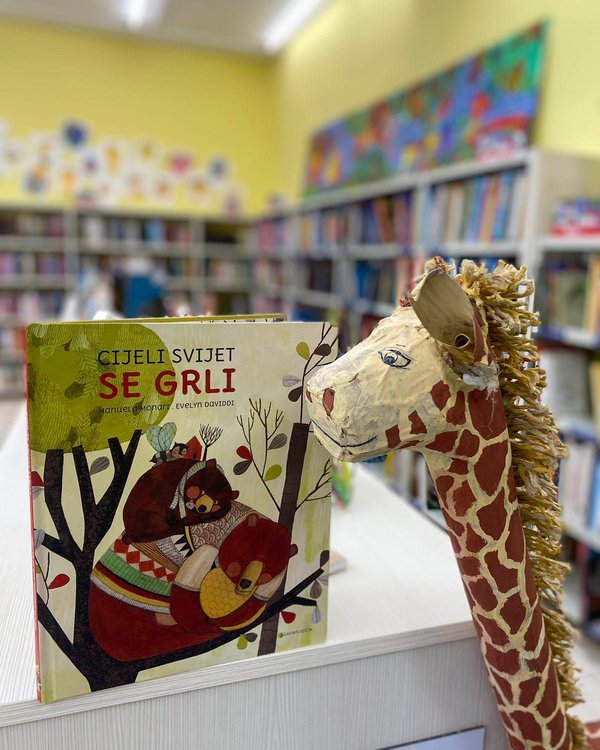 Čajanka s knjigom: "Cijeli svijet se grli" u Dječjoj knjižnici