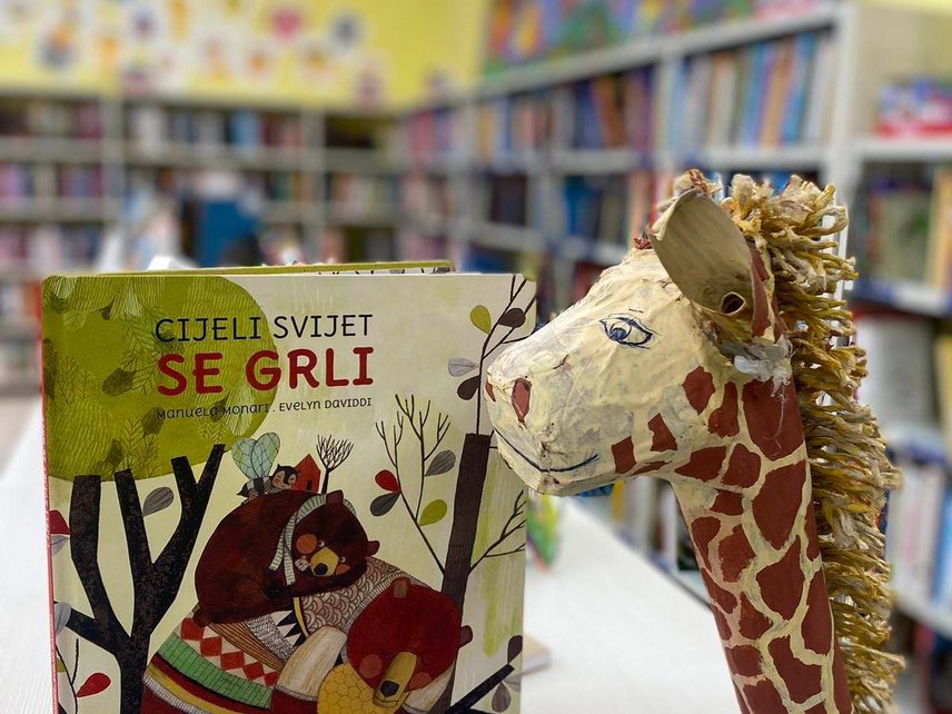 Čajanka s knjigom: "Cijeli svijet se grli" u Dječjoj knjižnici